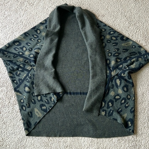 Anthropologie Akemi + Kin Terra Leopard Cardigan Green Black - Picture 5 of 10